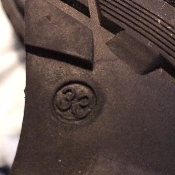 NWOT decorated  child’s boots - Picture 3 of 6